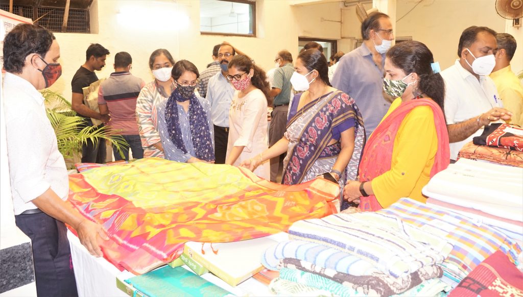 ICAR-CIRCOT celebrated National Handloom Day on 7th August, 2021 as a part of 5th DARE-ICAR-CIRCOT Campaign for India@75 भारत का अमृत महोत्सव Image-4