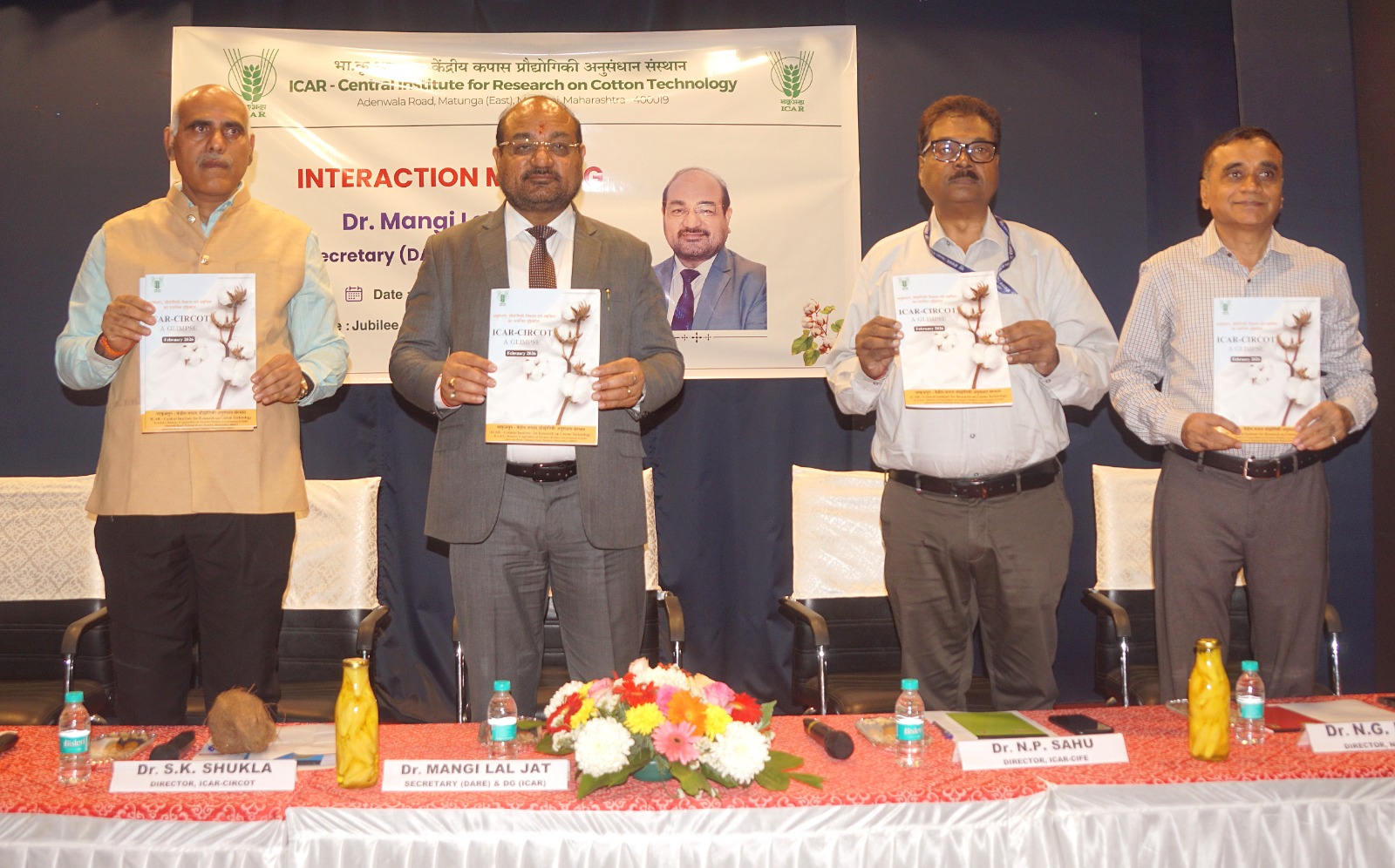 Earlier Dr. S.K. Shukla made a brief presentation of the research achievements and new initiatives of the institute. DG visited various laboratories including, fibre testing, mechanical processing, nanocellulose pilot plant, biomass characterization and genomics. During the visits, he assessed the status of nanofertilizer testing facility of the Institute and instructed the scientists to understand the science behind the action of nanofertilizers in plants. He appreciated the work carried out by ICAR-CIRCOT for increasing the production of xylitol using CRISPR/Cas9 technology. 