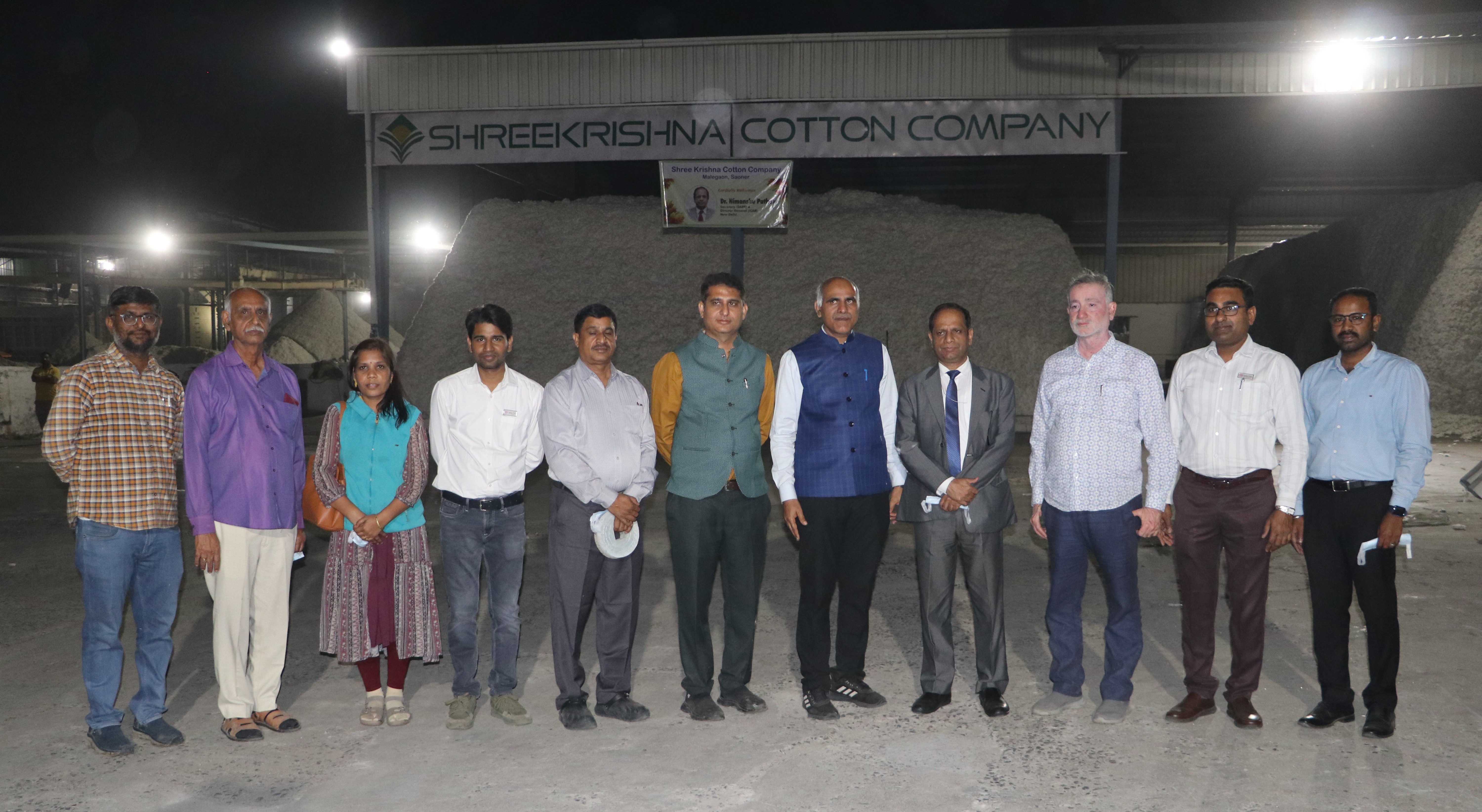  Dr. Pathak visited M/s. Shreekrishna Cotton Company, Saoner and witnessed the technologies developed by ICAR-CIRCOT