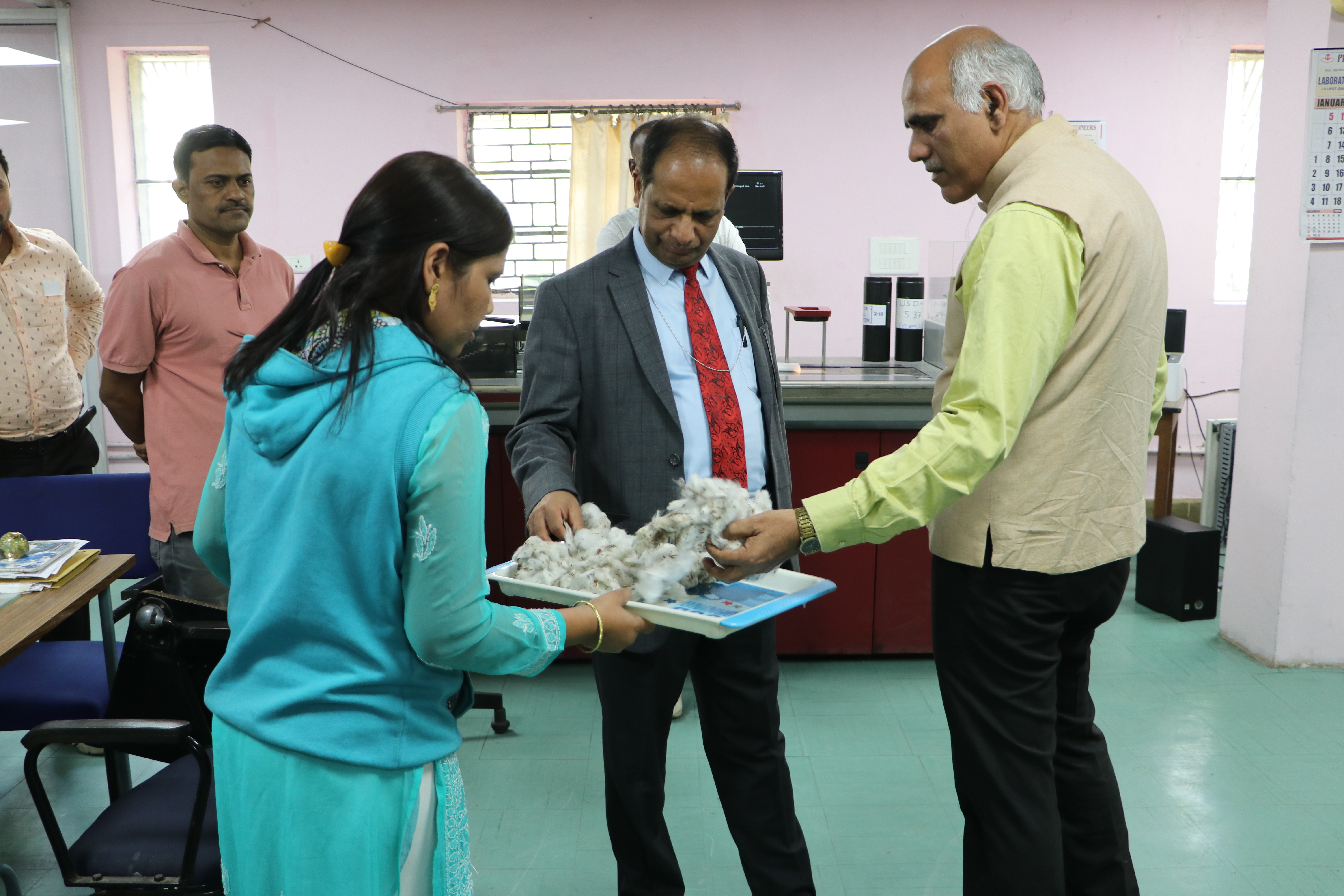 ICAR-CIRCOT, Mumbai briefed the institute's activities to the guests and demonstrated various technologies