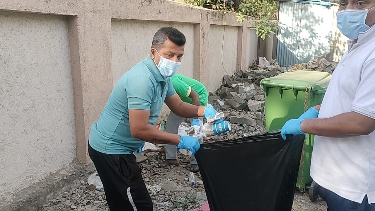 Shraamdaan activities conducted at residential colony, Mahim, Mumbai photo