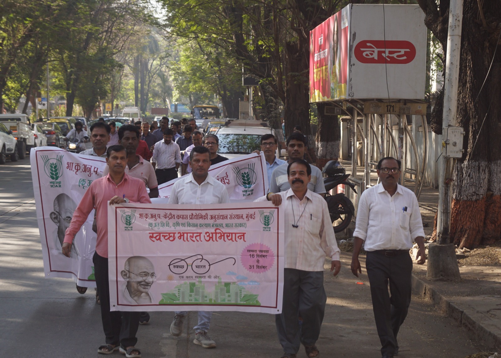 Walkathon/Swachhta Rallie was organized by ICAR-CIRCOT, Mumbai from ICAR-CIRCOT, Mumbai to Five Gardens and Back