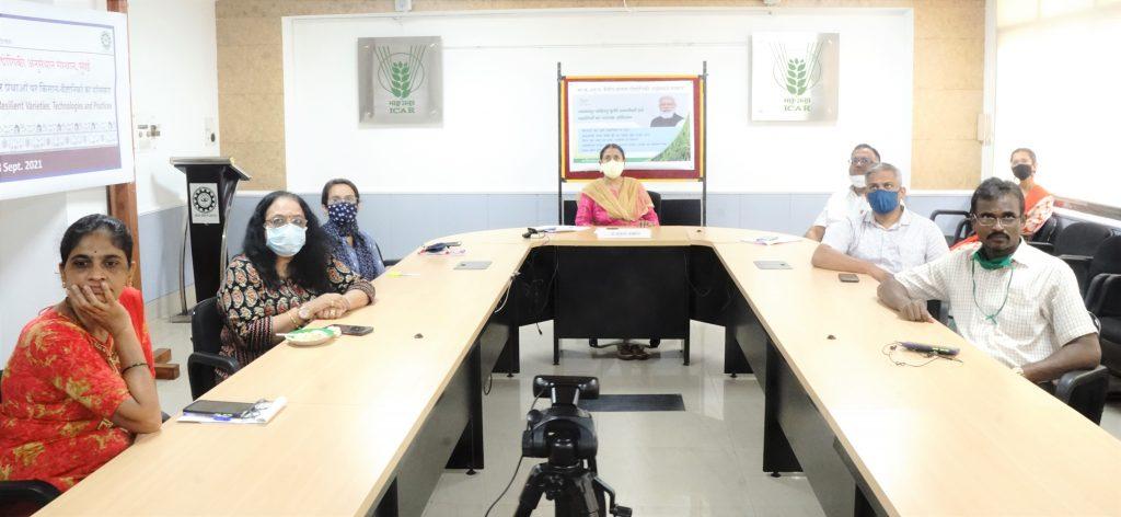 Image of ICAR-CIRCOT Participated in Prime Minister Program on “Climate resilient Agriculture” on 28 Sept’ 2021 And Organized Scientists-Farmers Interface Meet on “Climate Resilient Cotton Technologies” at Ginning Training Center (GTC), Nagpur under 11th DARE-ICAR-CIRCOT public awareness campaign under India @75 Azadi Ka Amrit Mahotsav